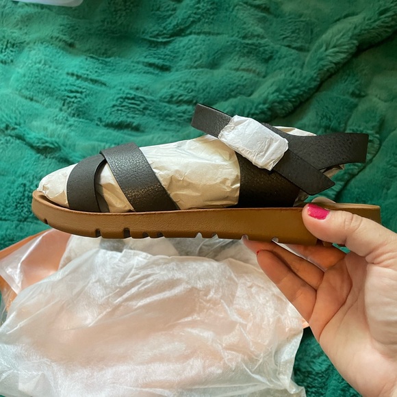 SHEIN black sandals - Picture 1 of 6